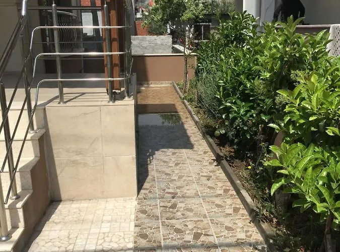 Semesterbostad Candarli Little Sweet House